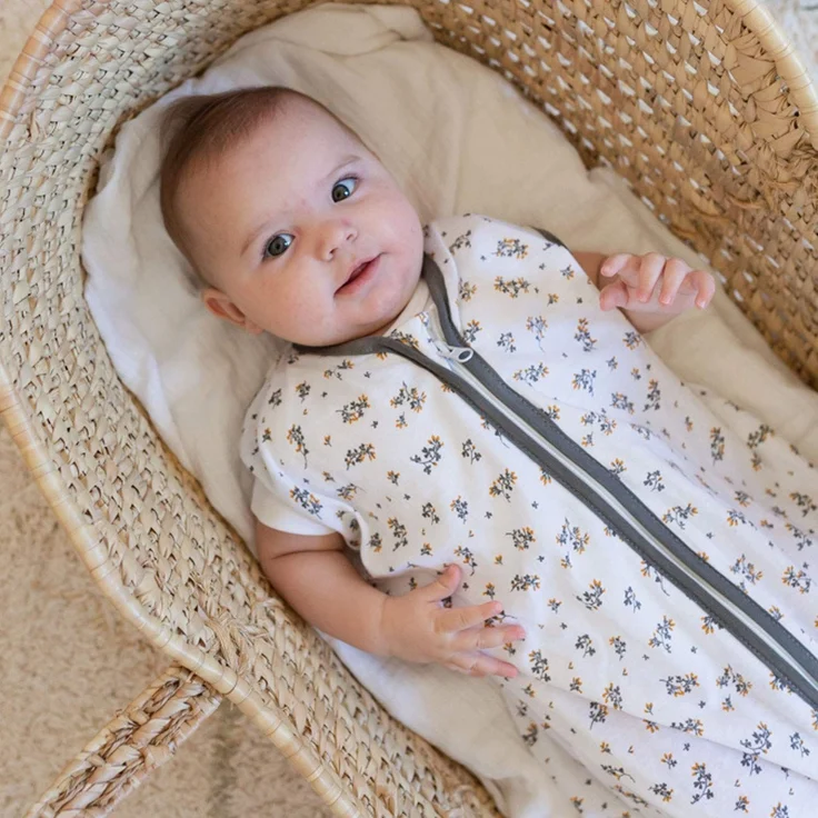 molis&co. Baby-Schlafsack. 0.5 TOG. Größe: 70 cm (0-6 Monate). Ideal für den Sommer. Bloom Mustard. 100% Baumwolle (Oeko-TEX 100). – Bild 2