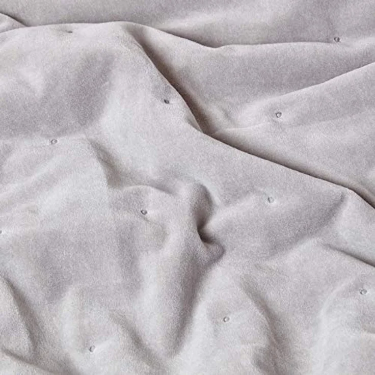 Homescapes Samt-Kuscheldecke, Hellgrau, 150x200 cm, Oeko-Tex®, weich und atmungsaktiv, ideal als Tagesdecke oder Überwurf – Bild 3
