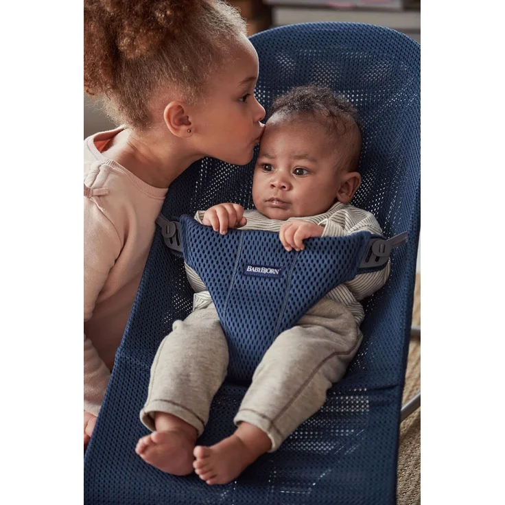 BabyBjörn Bliss Mesh Babywippe Marineblau Blau – Bild 6