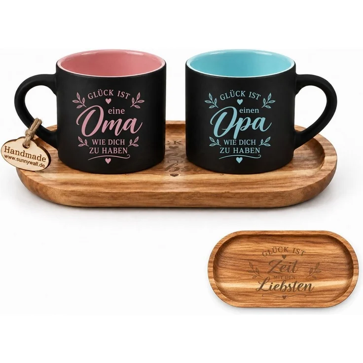Sunnywall Tasse Oma & Opa Gravur Tassen-Set mit japanischem Akazienholzbrett, 3-tlg, Keramik, edle Gravur, farbiger Innenbereich – Bild 1
