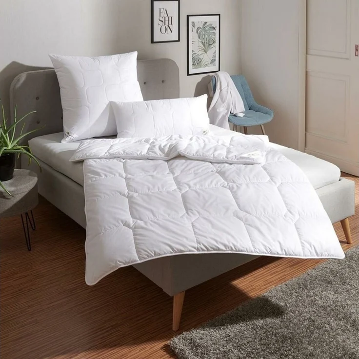 TRAUMSCHLAF Kunstfaserbettdecke Thinsulate, Füllung: 100% Polyester, Bezug: 100% Baumwolle, sehr guter Feuchtigkeitstransport – Bild 1