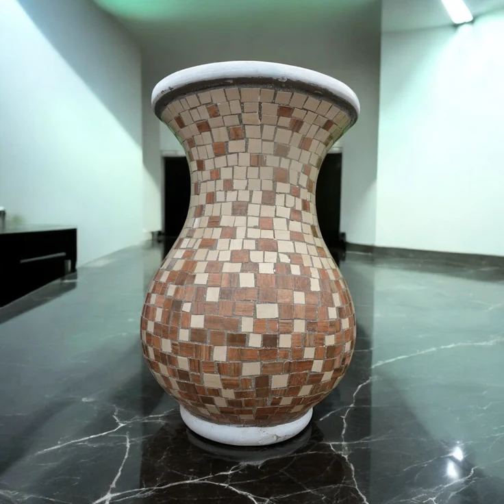 Magnolia L Vase – Quadratischen Mosaikdesign Braun – Höhe 75 cm – Ø 45 cm – Handgefertigt aus Beton & Keramik-Mosaik – Bild 3