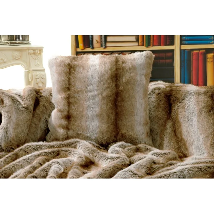 Wohnen und Accessoires GmbH & Co. KG Fellkissen Fellkissen (Kunstfell) Wolf hell gestreift 45x45cm, Felloptik