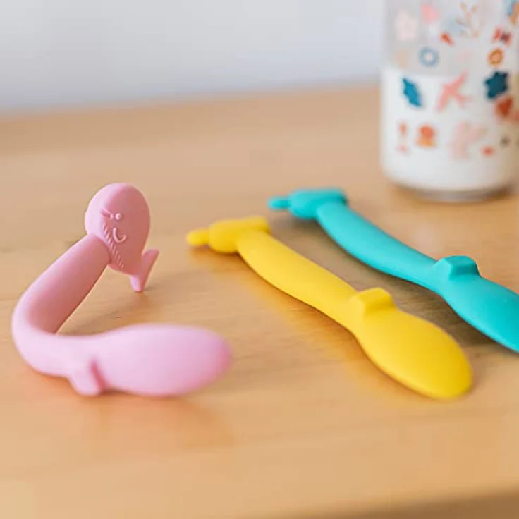 Suavinex Löffel aus Silikon für Kinder + 4 Monate, flexibel mit langem Griff und niedlichen Tieren, weich, für empfindliche Geniss, spülmaschinenfest, Wal, Rosa – Bild 8