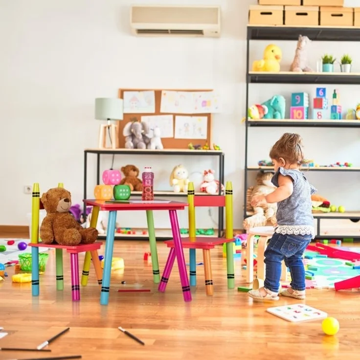 3-teilige Kindersitzgruppe,2 Stuhl und 1 Tisch, MDF / Kiefer bunt – Bild 3