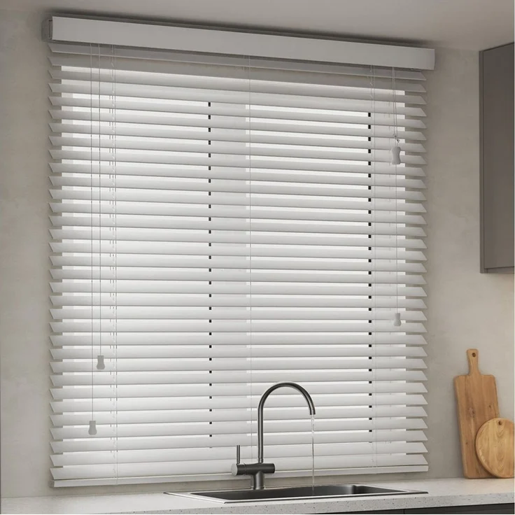Victoria M. Jalousie KAYA Jalousie in Holzoptik 35 mm, 80x130 cm, weiß, mit Bohrenohne Bohren, freihängend, 35 mm, Individuelle Lichtregulierung – Bild 1