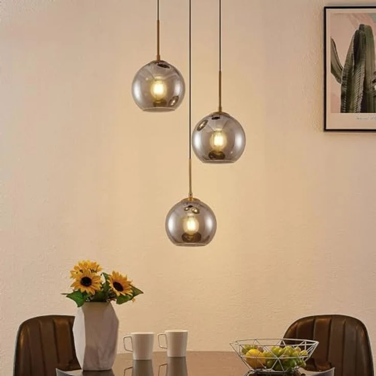 Lindby Hängelampe Jurian, 32 cm, 3-flg., mit rauchgrauen Glasschirmen und bronzenen Details – Bild 3