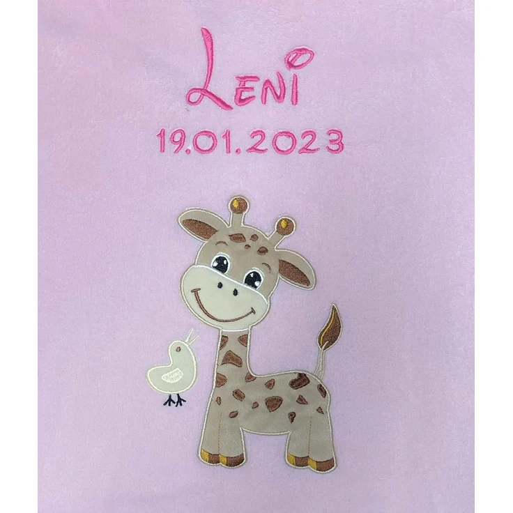 KIDDI-MEDIA Babydecke mit Name und Geburtsdatum Bestickt/kuschelig weich / 1A Qualität (Rosa - Giraffe KM)