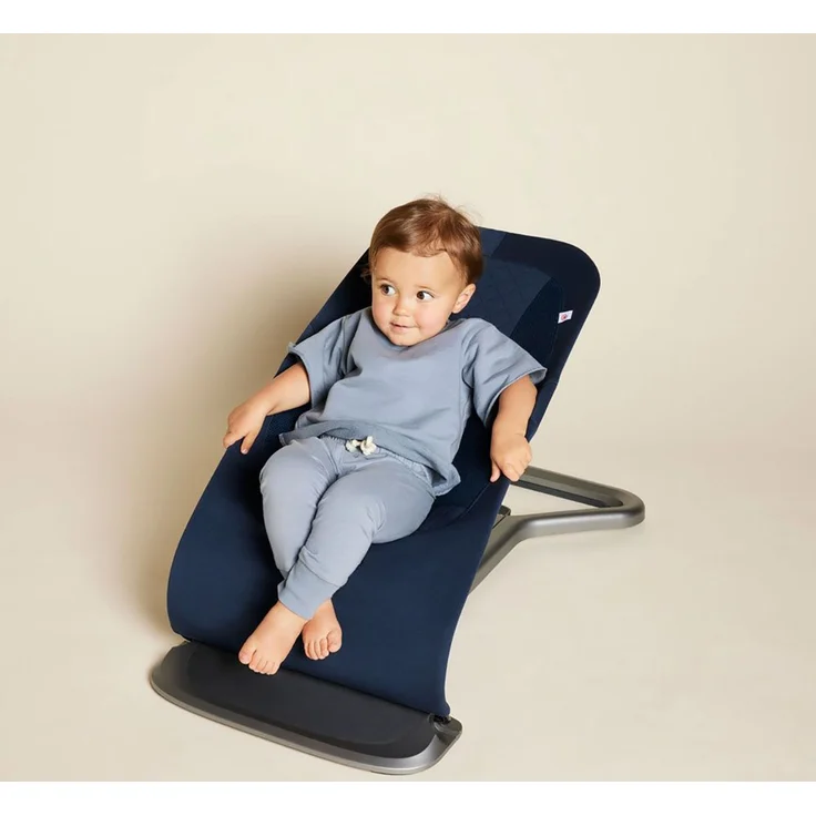 Ergobaby 'Evolve Bouncer' Babywippe für Neugeborene, Midnight Blue – Bild 8