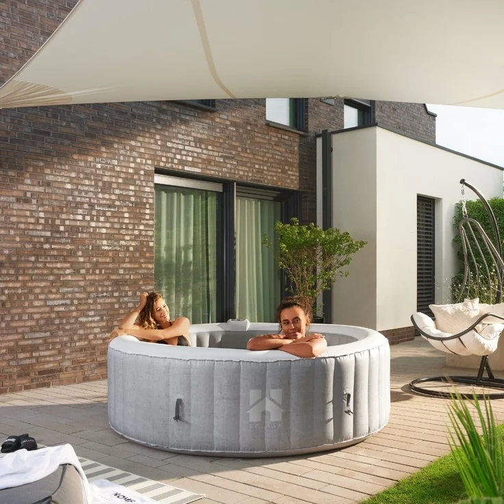 HOME DELUXE Outdoor-Whirlpool 'Splash', Ø 208 cm, für 6 Personen, inkl. Kissen, Getränkehalter & Sonnendach, Beton-Optik – Bild 5