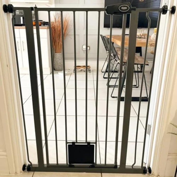 Bettacare Haustiergitter mit Verriegelbarer Katzenklappe, 75cm - 84cm, Schiefergrau, 104cm in der Höhe, Extra Hohes Haustier Sicherheitsgitter mit Katzenklappe, Einfache Installation – Bild 8