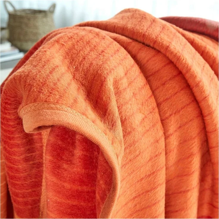 Wohndecke Sorrento Jacquard, IBENA, sanfter Farbverlauf, Kuscheldecke – Bild 2