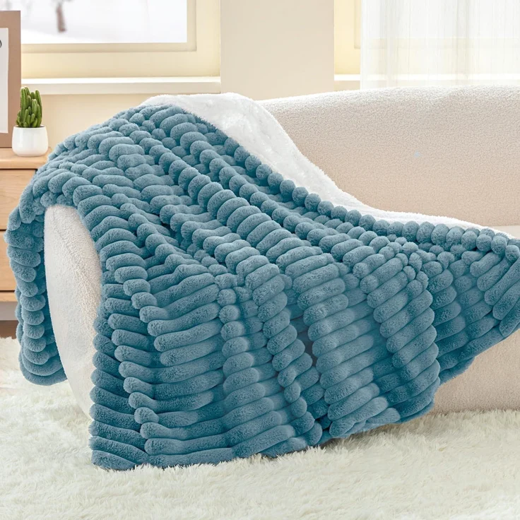 BEDELITE Kuscheldecke Flauschig Decke Klein - Dicke Sherpa Decken Blau 125x150 für Sofa, warme Cord Kuscheldecken Hellblau weiche Fleecedecke Wohndecke als Sofaüberwurf für Wohnzimmer – Bild 2