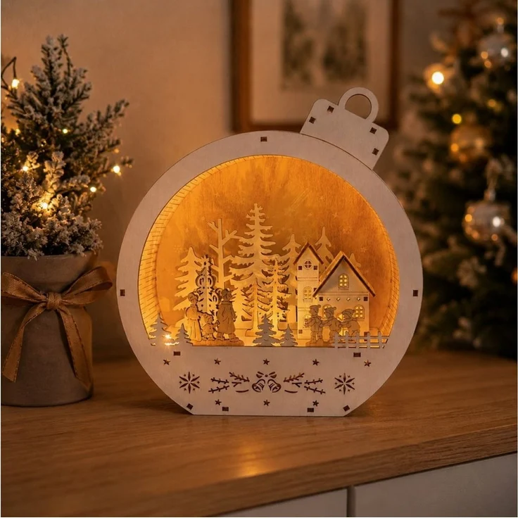 Online-Fuchs Weihnachtsdorf in einer großen Weihnachtskugel aus Holz mit LED-Beleuchtung - Deko, inklusive praktischer 6-Stunden Timerfunktion – Bild 1