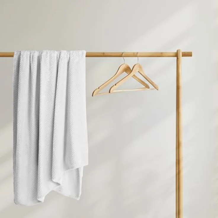 DecoKing Kuscheldecke 150x200 cm weiß Decke Microfaser Wohndecke Tagesdecke Fleece weich sanft kuschelig skandinavischer Stil Henry – Bild 4