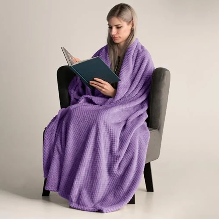 DecoKing Kuscheldecke 70x150 cm violett Decke Microfaser Wohndecke Tagesdecke Fleece weich sanft kuschelig skandinavischer Stil lila Henry – Bild 5