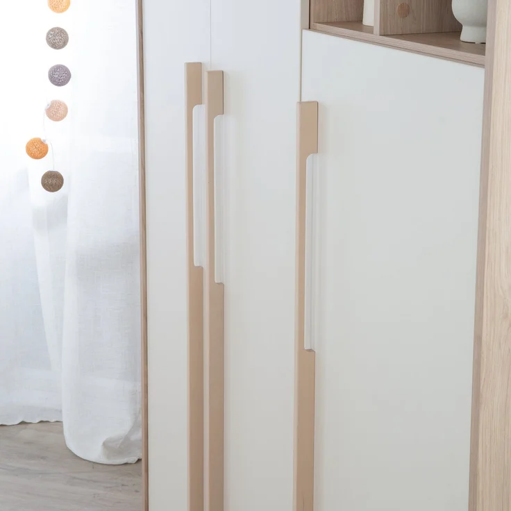 roba Kinderkleiderschrank Elva 3-türig mit offenen Fächern - Babyzimmer Schrank mit 2 Kleiderstangen & Einlegeböden - Schrank mit Soft-Close-Türen - Cashmere / Virginia Chestnut – Bild 5