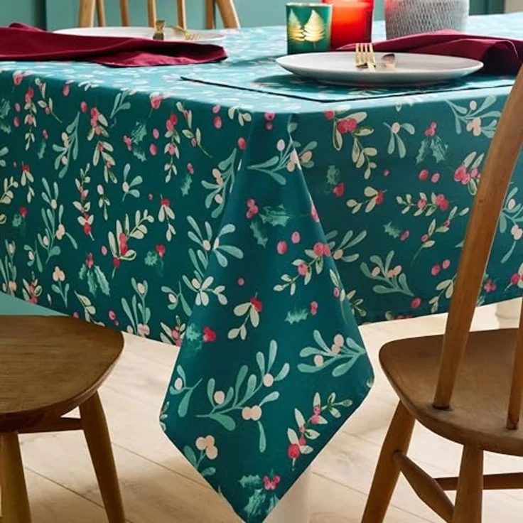 Catherine Lansfield Weihnachtliche Stechpalme und Mistelzweig-Tischdecke, Baumwolle, 137x178 cm, Grün – Bild 2