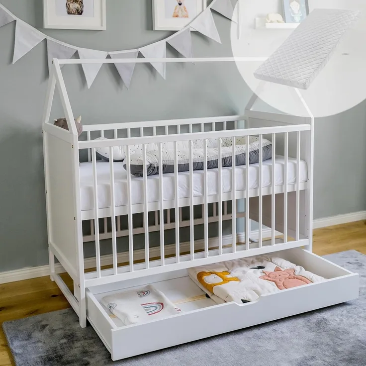 Kids Collective Babybett mit Matratze und Schublade Gitterbett Kinderbett Hausbett 60x120 cm weiß höhenverstellbar und umbaubar Beistellbett 60x120