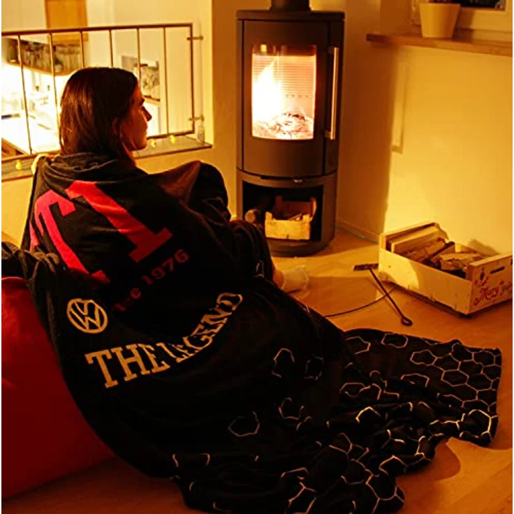 BRISA VW Collection - Weiche Volkswagen Kuschel-Fleece-Schmuse-Decke im VW Golf GTI Design (150x200 cm/GTI The Legend/Schwarz) – Bild 6