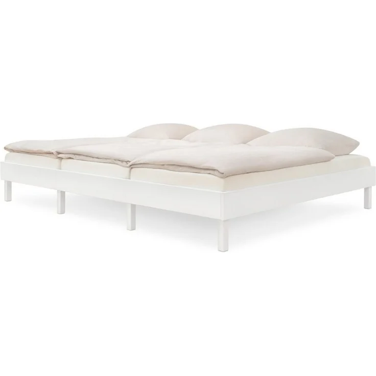 Ehrenkind Holzbett Plano, Modulares Familienbett, FSC® Zertifiziert (Familienbett, 270x200 cm, aus massivem Kiefernholz, weiß lackiert, modular erweiterbar mit Zubehör und weiteren Plano Betten), 2‑in‑1 Höhe (Bodenbett oder Standard) – Bild 2