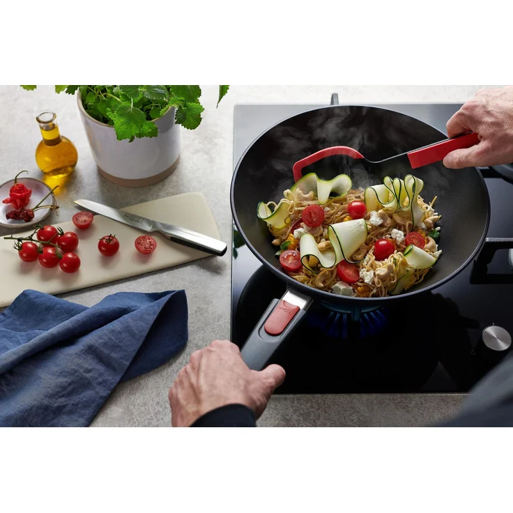 WOLL 'Cook it' Wokwender, Kunststoff / Silikon rot / schwarz, 33 cm – Bild 3