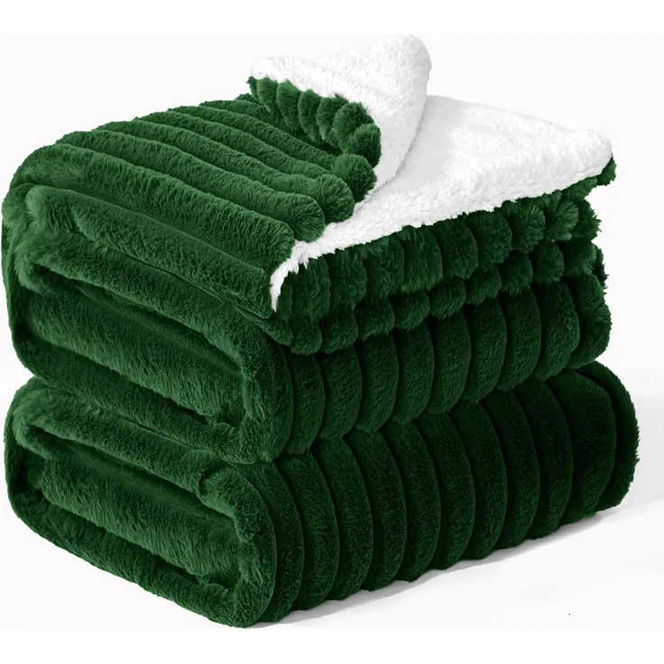 BEDELITE Kuscheldecke Flauschig Decke Extra Groß - Dicke Sherpa Decken Grün 230x270 für Bett, warme Cord Kuscheldecken Dunkelgrün weiche Fleecedecke Wohndecke als Tagesdecke für Schlafzimmer
