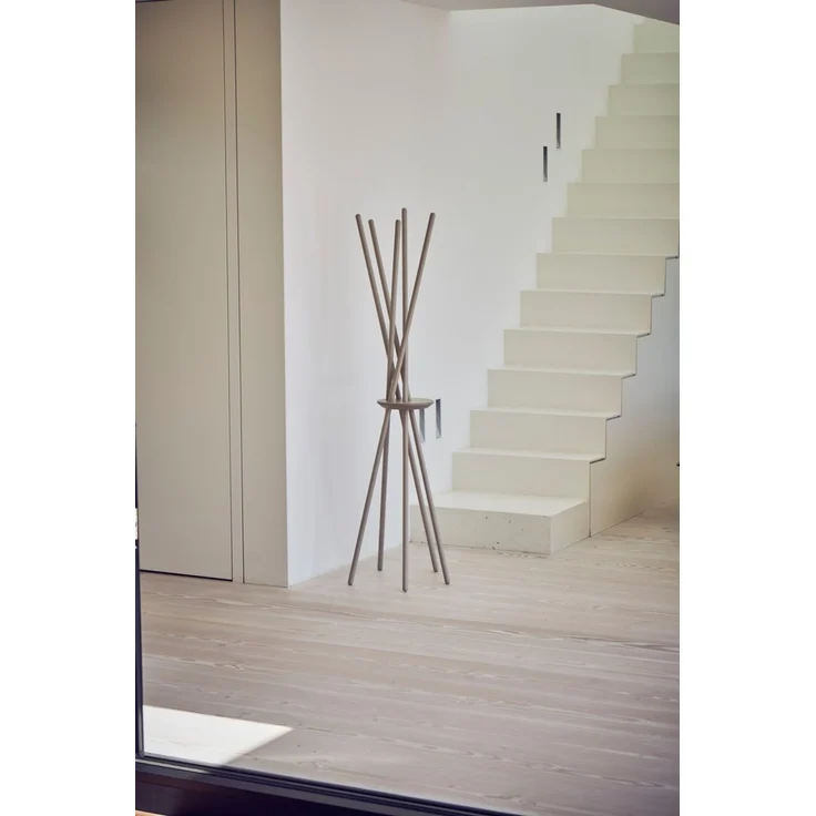 Kleiderständer Walk aus massiver Buche, modernes Design, hellgrau lackiert, von Jan Kurtz – Bild 7