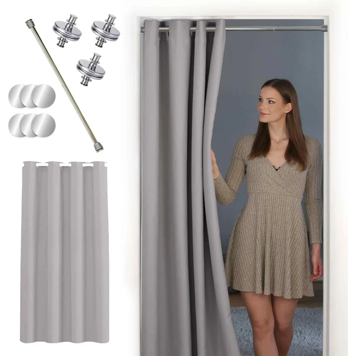 tinycurtains Türvorhang mit Stange silber 70-120 cm Thermo Vorhang ohne Bohren, mit Magneten, Ösen, abdunkelnd, Polyester, hellgrau Moonlight, Türgardine mit Klemmstange Raumtrenner verdunkelnd