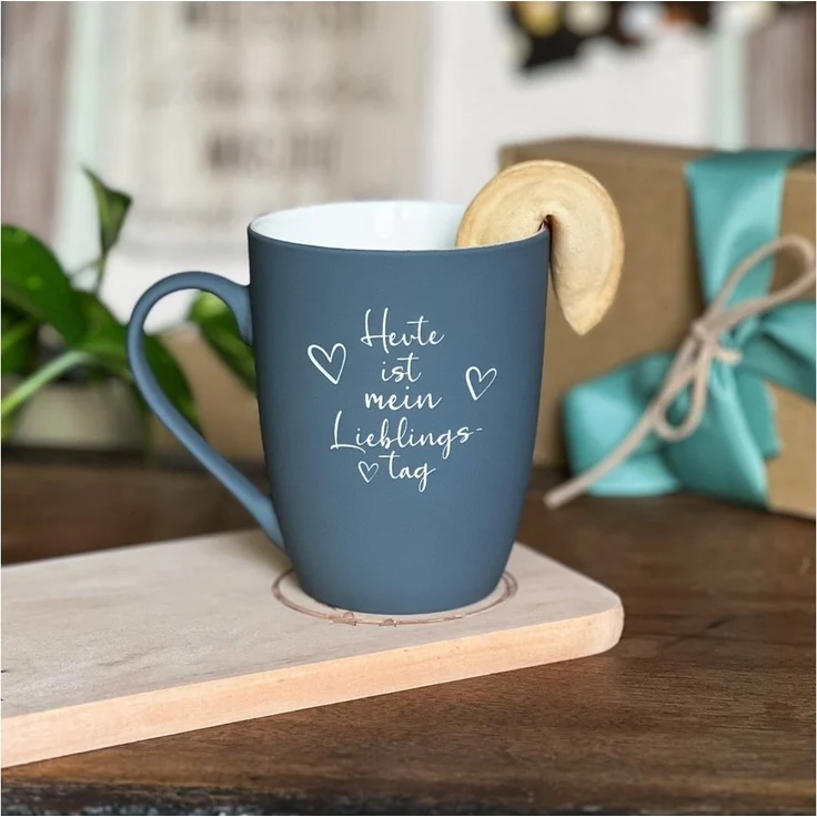 Spruchreif® Tasse SOFT-TOUCH-Tasse mit beidseitiger Gravur, Geschenke für die Familie – Bild 1