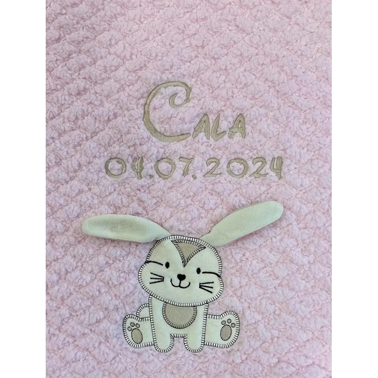 KIDDI-MEDIA Babydecke mit Name und Geburtsdatum Bestickt/kuschelig weich / 1A Qualität (Rosa - Hase (Extra Flausch))