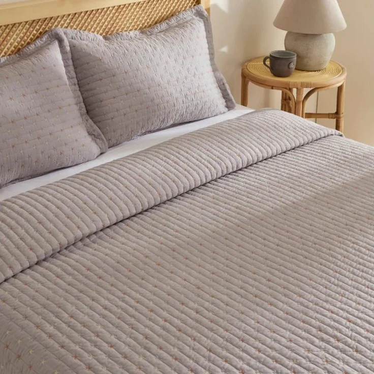 Karaca Tagesdecke Margot Bettüberwurf Set Grau 230x240cm + 2(50x70) cm – Bild 3