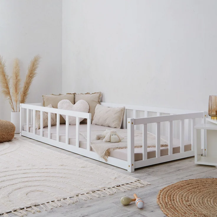 Kinderbett 90x200 Bodenbett mit Rausfallschutz Montessori Bett Kleinkindbett Holz Massiv Weiß Einzelbett Lattenrost Bettgestell – Bild 2