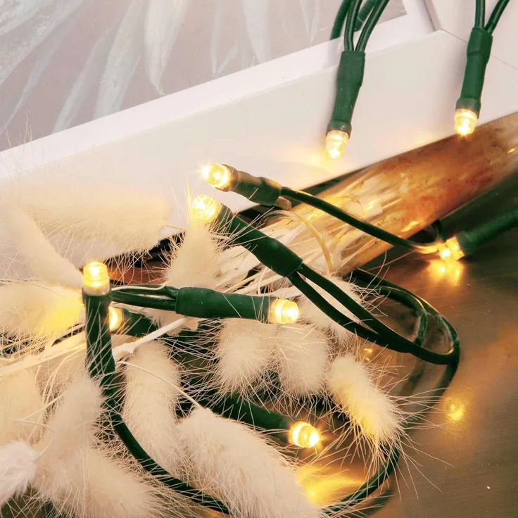 hellum LED Mini Lichterkette Innen, 100 mini LED Lichter, 1485cm beleuchtete Länge, Lichterkette Strom mit Stecker, Kabel grün, warmweiß Innen, für Weihnachtsbaum 577600