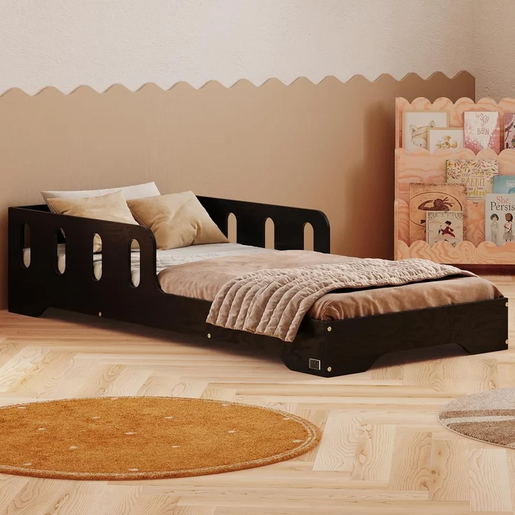 smartwood Kinderbett 90x190 cm in Schwarz - Montessori Bodenbett mit Rausfallschutz & Lattenrost - Aus handbemaltem Sperrholz - Sicher für Jungen und Mädchen - Einfache Montage - TILA 6 – Bild 1