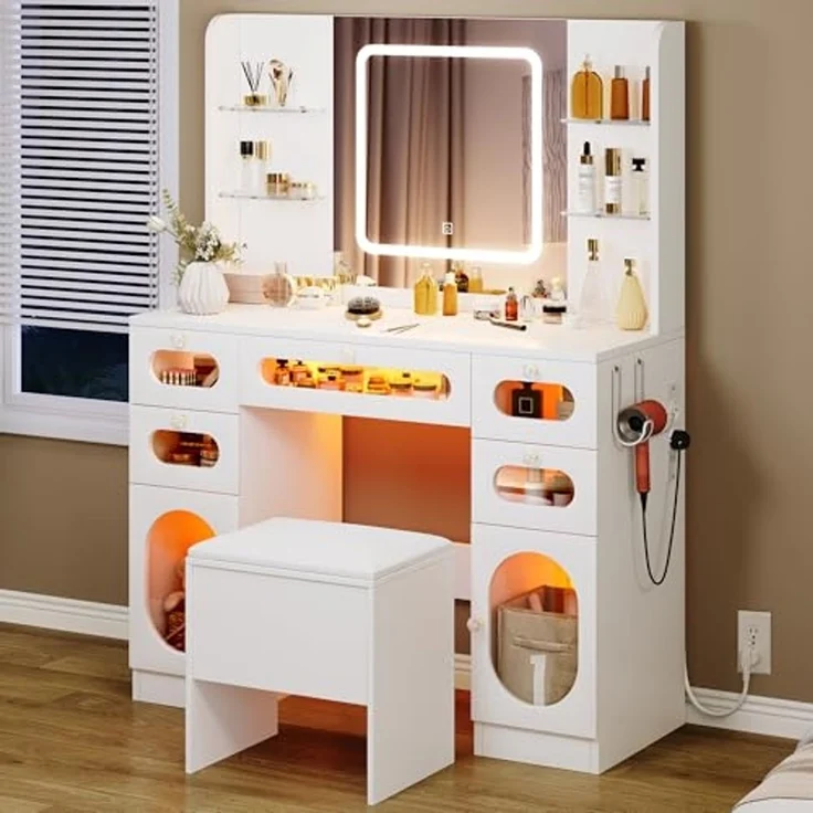YITAHOME Große Schminktisch mit Beleuchtung und Hocker, Schminktisch mit Schubladen LED-Beleuchtung und Steckdosen, RGB Schminktisch mit Spiegel 4 offenen Ablagen, Kosmetiktisch Frisiertisch, Weiß – Bild 1