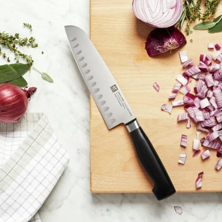 ZWILLING **** VIER STERNE Santoku mit Kullen 18 cm, Kullenschliff – Bild 2