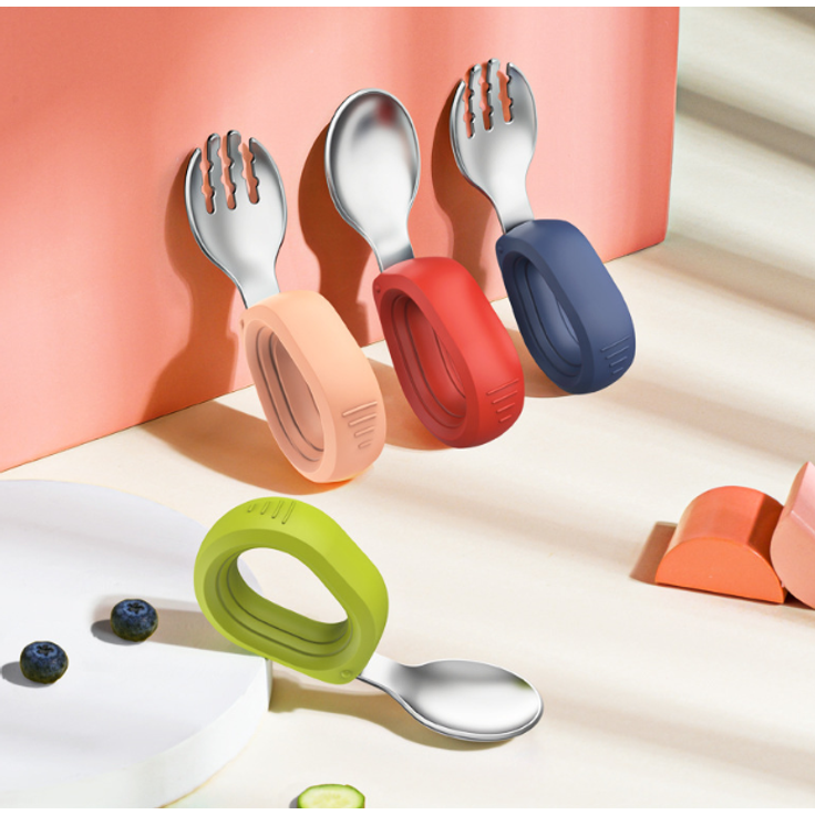 ABC Babygeschirr-Set aus Edelstahl 304, bestehend aus Babylöffel und -gabel, Silikon-Löffel- und -Gabelset mit kurzem Griff und Aufbewahrungsbox – Grün + Rosa – Bild 3