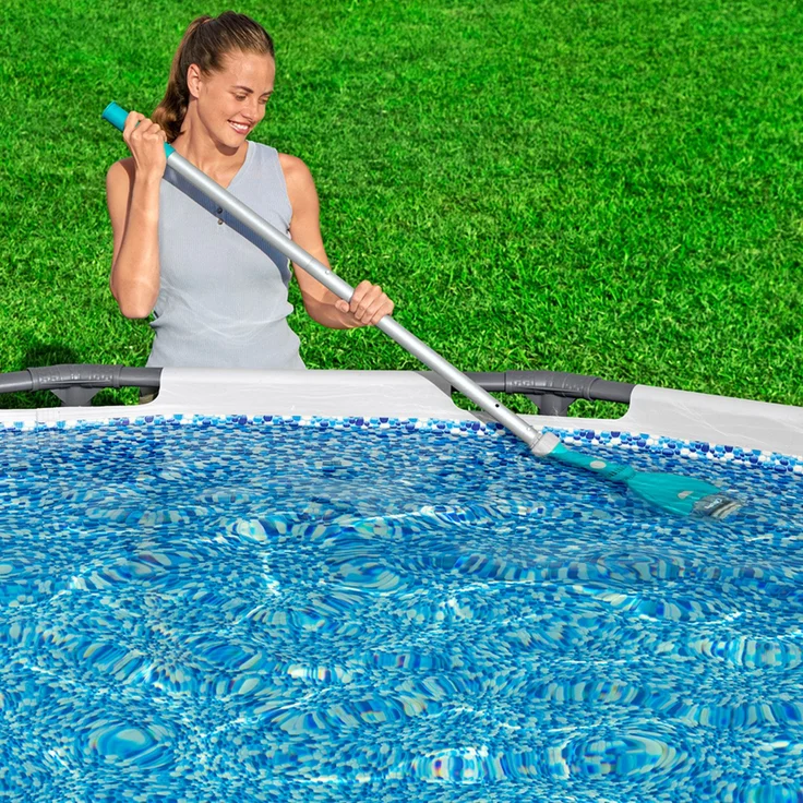 batteriebetriebener Poolsauger AquaTech™ 150 cm – Bild 2
