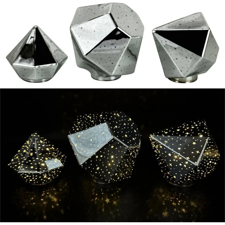 Online-Fuchs LED Dekoobjekt Stimmungslicht - 3 Diamanten aus Glas mit LED-Lichterkette & Timer, Dauerleuchten oder sichter Funkeleffekt, warmweiße LED-Beleuchtung, inklusive praktischer 6-Stunden Timerfunktion – Bild 1