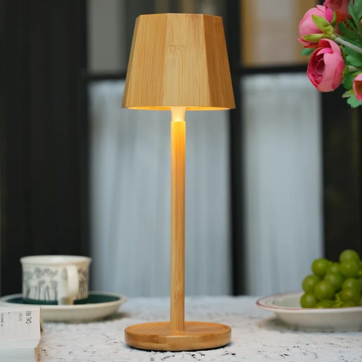 LuminexDesigns LED Tischlampe Vintage – Kabellose Nachttischlampe Bambus Boho Design, Touch Dimmbar, IP54 Wasserfest, 5200 mAh Akku, Tischleuchte Holz für Wohnzimmer, Schlafzimmer, Esstisch, Outdoor