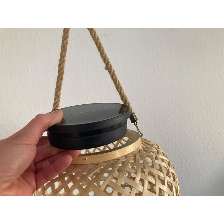 LED Solarlaterne AURE hängend aus Bambus Korbgeflecht mit Sisalseil, Höhe 56cm – Bild 10