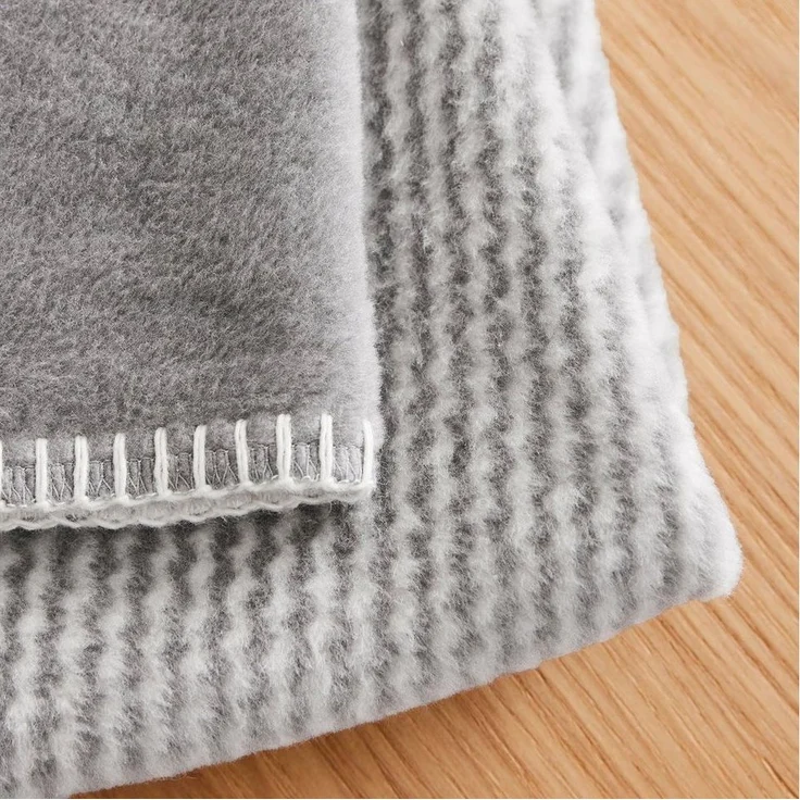 Wohndecke Kuscheldecke s.Oliver, s.Oliver, mit abstraktem Design – Bild 3