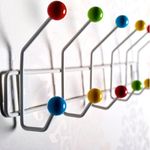 DESIGN DELIGHTS GARDEROBENLEISTE Colour Ball | 50x15,5 cm(LxH), Garderobe mit 12 Haken, Hakenleiste mit bunten Kugeln, farbenfrohe Wandgarderobe bunt | Farbe: Weiss-bunt