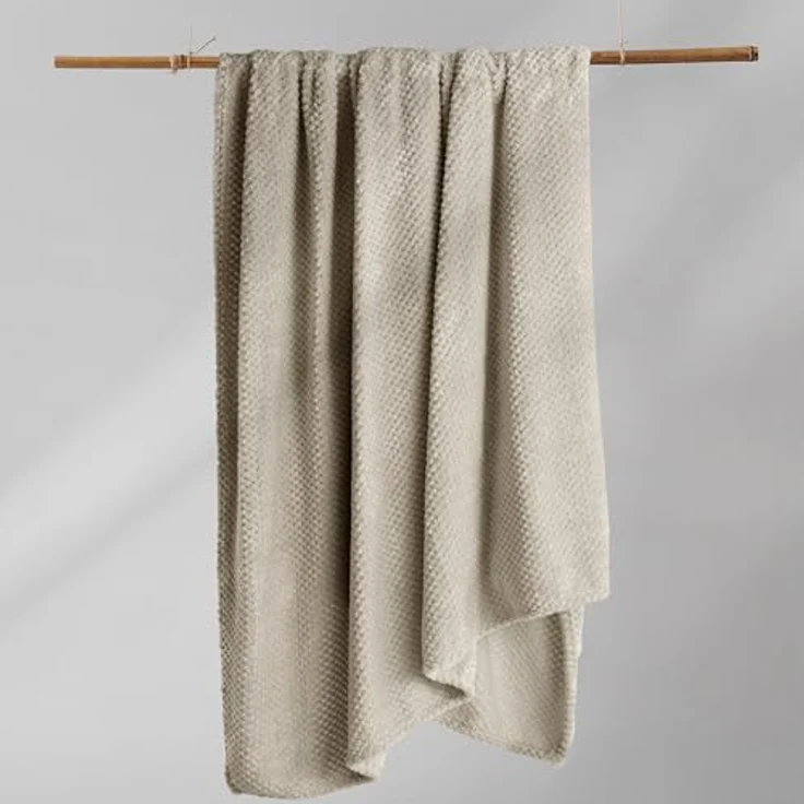 DecoKing Kuscheldecke 70x150 cm Cappuccino Decke Microfaser Wohndecke Tagesdecke Fleece weich sanft kuschelig skandinavischer Stil beige Henry – Bild 6