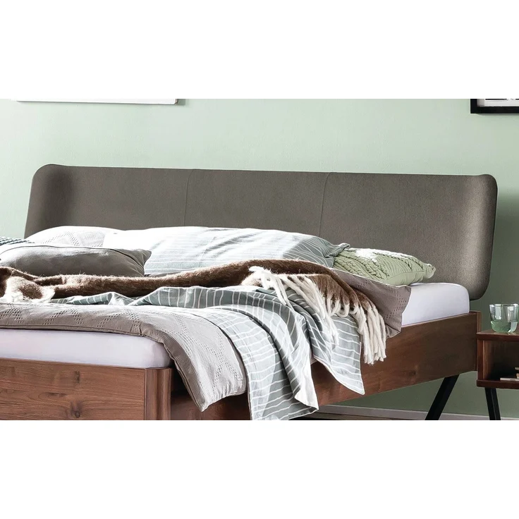 Hasena Massivholzbett Montieri Nussbaum mit Kufenfüßen 180x220 cm, Fußhöhe 20 cm – Lounge – Bild 3