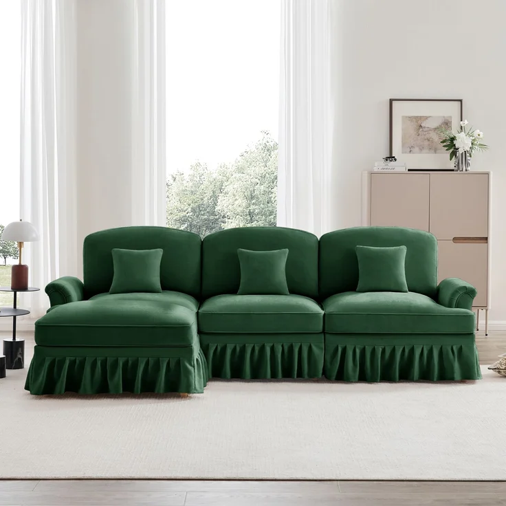 Modulares Mid-Century L-förmiges 3-Sitzer Sofa, Chenille, Trichter-Armlehnen, abnehmbare Rüschenschürze, spindelförmige Beine, beweglicher Hocker, tiefer Sitzkomfort fürs Wohnzimmer, Grün – Bild 1