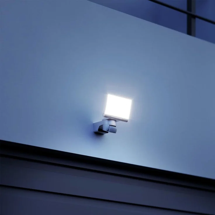 Steinel 'XLED home 2 S' LED-Außenstrahler, Kunststoff, Silber, Mit Bewegungsmelder – Bild 2