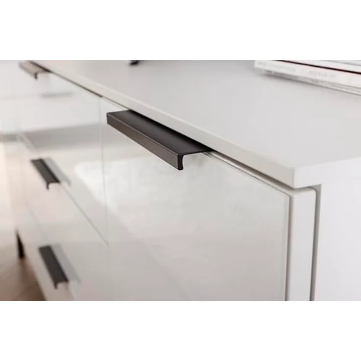 Rauch Möbel Flipp, Kombikommode, Kommode mit Stauraum für Wohnzimmer, Schlafzimmer, Flur, 4 Fachböden, Eiche Artisan/Glasfront Weiß, 2-türig, Glastüren, 5 Schubkästen, Griffe graphit, 160 x 100 x 42 cm – Bild 11