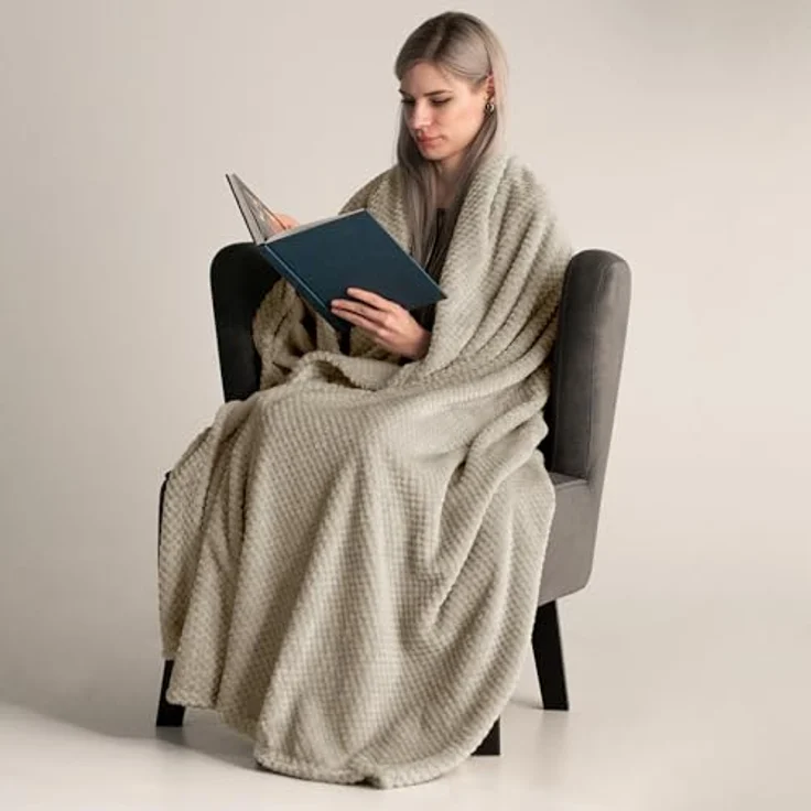 DecoKing Kuscheldecke 70x150 cm Cappuccino Decke Microfaser Wohndecke Tagesdecke Fleece weich sanft kuschelig skandinavischer Stil beige Henry – Bild 5